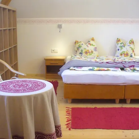 Mitschighof - Apartments Und Zimmer - Heidis-Welt, Mitschig *