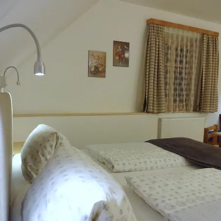 Mitschighof - Apartments Und Zimmer - Heidis-Welt, Mitschig * Hermagor-Pressegger See
